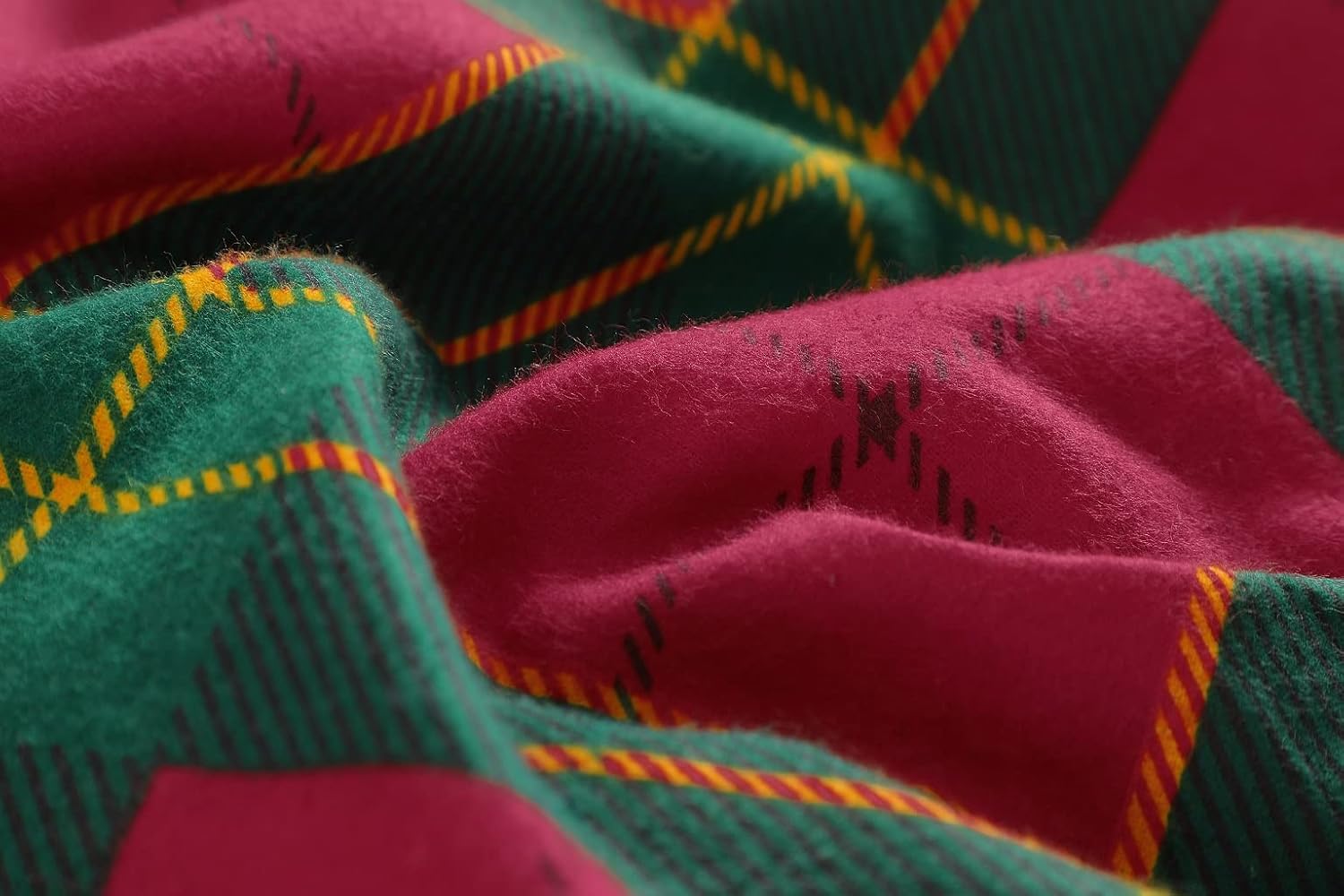 Dazzle Collection Tartan Check Flannelette Thermal 100% Brushed Cotton Sheets Sets (Flat Sheet, Fitted Sheet & Pillowcase Cover) Warm Cozy Bedding Set (Red, Single Sheets Set) ‎Dazzle Collection